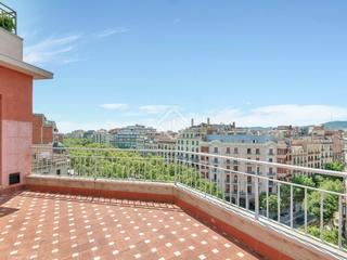 Ático en Dreta de l´Eixample. Ático en excelentes condiciones de 2 dormitorios con terraza de
