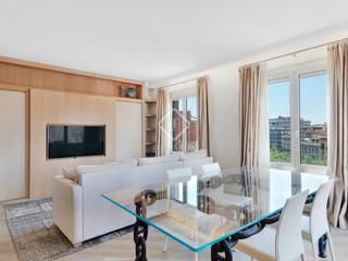 Penthouse in Dreta de l´Eixample. Ático en excelentes condiciones de 2 dormitorios con terraza de