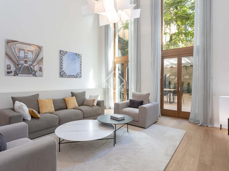 Foto 1478a91b-d636-47a7-827c-3b836e149c8b. Piso bonito piso dúplex con jardínpatio en venta en eixample derecho, en Barcelona