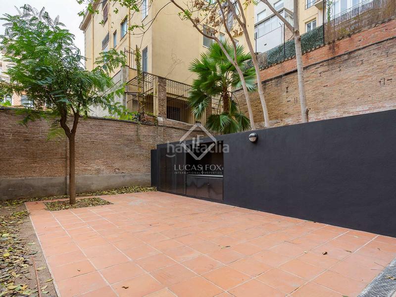 Foto 89a1f7a3-c28d-4348-aa1b-3c59ce388df1. Piso bonito piso dúplex con jardínpatio en venta en eixample derecho, en Barcelona
