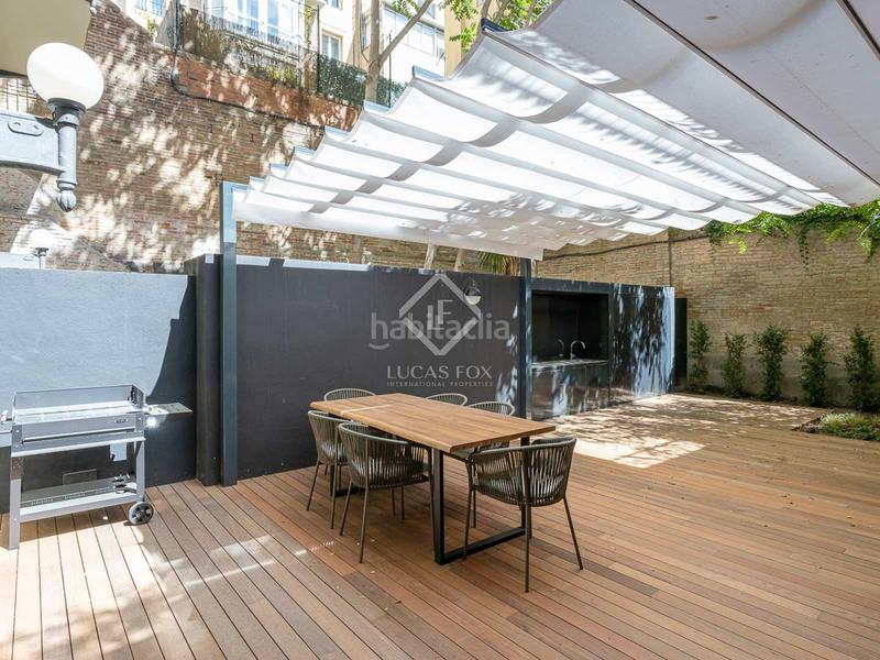 Foto 9e5e0555-5f85-46bf-a093-a9ec6f9e88bb. Piso bonito piso dúplex con jardínpatio en venta en eixample derecho, en Barcelona