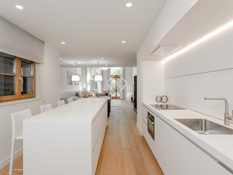 Foto b6fef2ca-a9f3-4707-bdba-4a28326789a3. Piso bonito piso dúplex con jardínpatio en venta en eixample derecho, en Barcelona