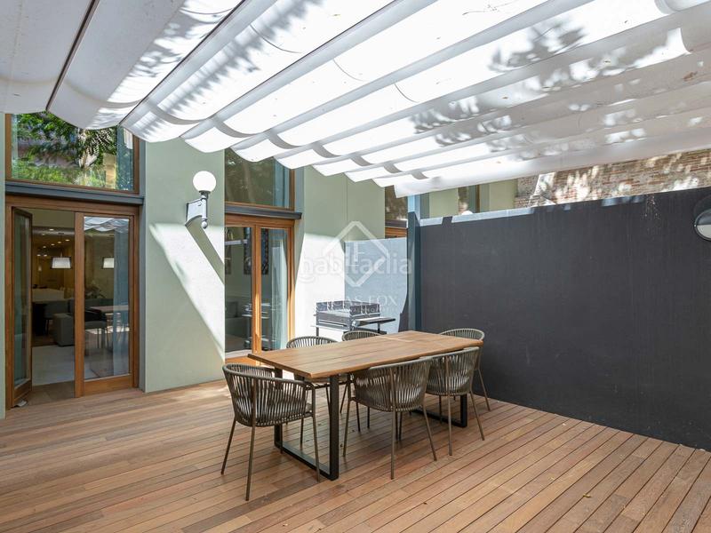 Foto bdcbf017-3395-4ede-80f4-c1d120190597. Piso bonito piso dúplex con jardínpatio en venta en eixample derecho, en Barcelona