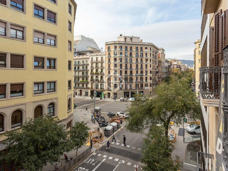 Foto f65321a6-566c-4e0d-a611-b95e51d965d7. Piso bonito piso dúplex con jardínpatio en venta en eixample derecho, en Barcelona