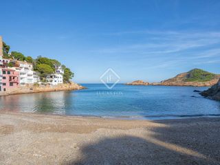 Xalet a Aiguafreda-Sa Tuna. Exclusiva casa con espectaculares vistas panormicas al mar en v
