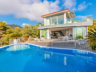 Chalet en Santa Maria de Llorell. Fantástica villa moderna con vistas al mar, en venta en la urban