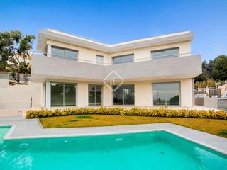 Chalet in Montgoda. Propiedad fantástica en venta en la costa brava, situada en la u