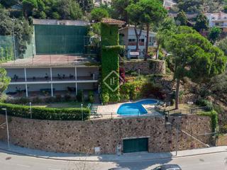 Chalet en Canyelles. Villa en venta en cala canyelles, lloret de mar, costa brava