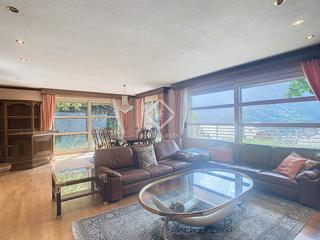 Chalet à Escaldes-Engordany. Villa de 8 dormitorios, 367m de jardín y piscina privada en vent