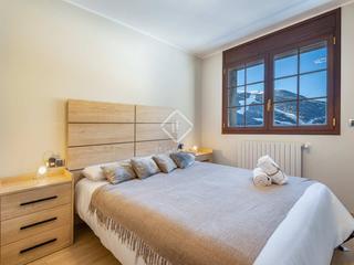 Chalet en Soldeu-Incles. Edificio de inversión en excelentes condiciones, con gran potenc