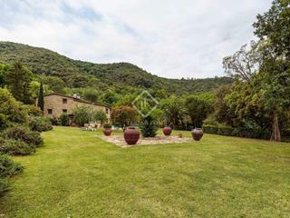 Mas à Porqueres. Casa rural en venta cerca de la ciudad de banyoles en el pla des