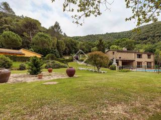 Masia a Porqueres. Casa rural en venta cerca de la ciudad de banyoles en el pla des