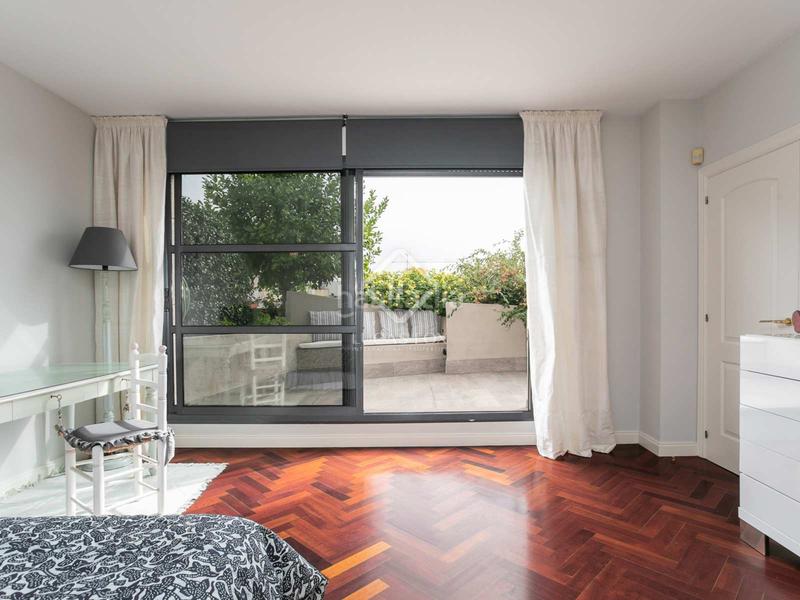 Foto 333762a0-afdc-4609-8297-dbffd546e842. Ático en venta ático dúplex en leixample izquierdo, con seis dormitorios dobles, seis cuartos de baño y una gran terraza en Barcelona