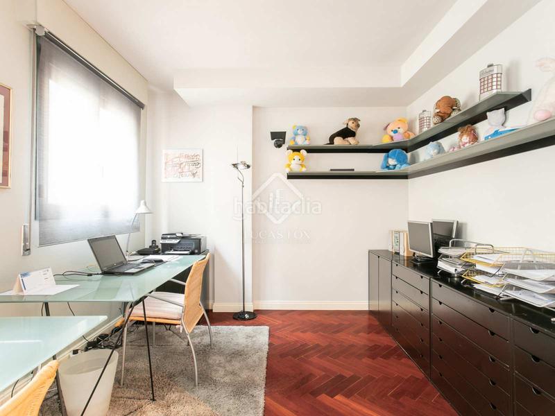 Foto 7480cd7c-aae4-447c-8213-894754c83fcf. Ático en venta ático dúplex en leixample izquierdo, con seis dormitorios dobles, seis cuartos de baño y una gran terraza en Barcelona