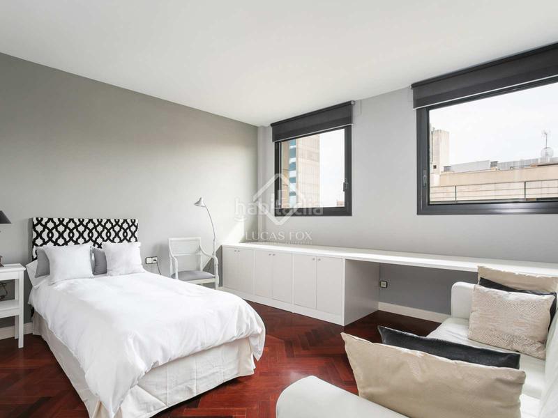 Foto 9821339a-2832-4195-8aef-dd4c4b5e2caf. Ático en venta ático dúplex en leixample izquierdo, con seis dormitorios dobles, seis cuartos de baño y una gran terraza en Barcelona
