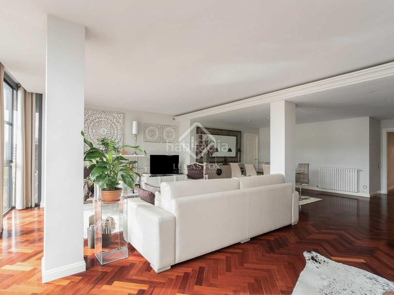 Foto e22f774a-6dea-4f66-843b-411375ce0c9c. Ático en venta ático dúplex en leixample izquierdo, con seis dormitorios dobles, seis cuartos de baño y una gran terraza en Barcelona