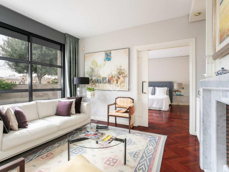 Foto ef1aaacb-dbc3-4755-9ca5-723e7be53b38. Ático en venta ático dúplex en leixample izquierdo, con seis dormitorios dobles, seis cuartos de baño y una gran terraza en Barcelona