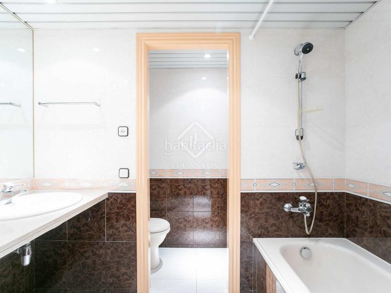 Foto f7697406-3d1e-423d-8393-77c5d84dc9f3. Ático en venta ático dúplex en leixample izquierdo, con seis dormitorios dobles, seis cuartos de baño y una gran terraza en Barcelona