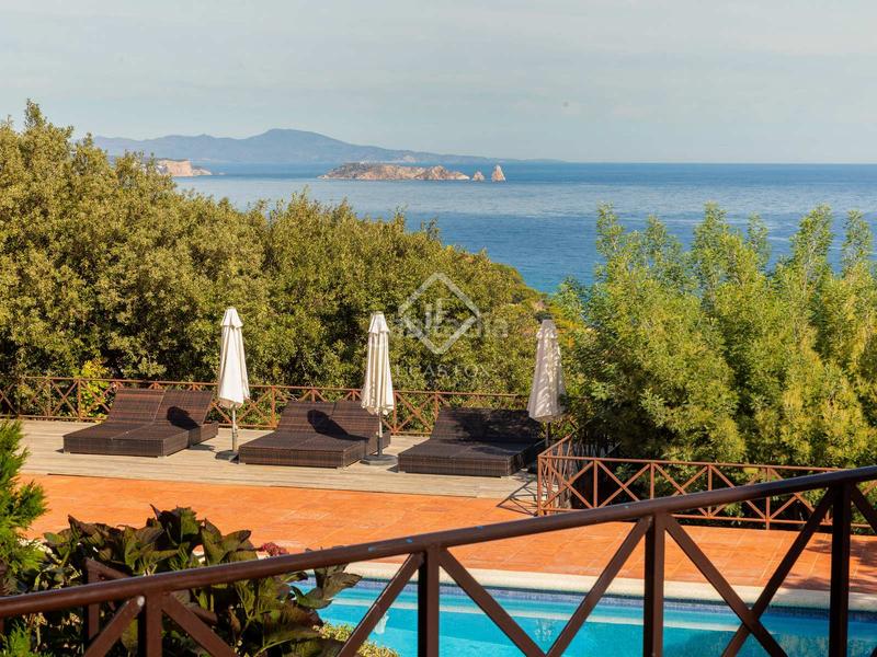 Foto b9279c5f-e4a7-4dbb-b28d-be02ba9e9771. Chalet exclusiva villa de 10 dormitorios con estupendas vistas al mar, en venta en sa riera en Begur
