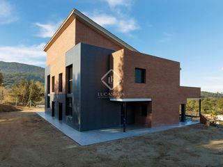 Chalet en Vallromanes. Casa / villa de obra nueva de 4 dormitorios en venta en vallroma