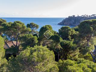 Finca rústica en Calella de Palafrugell. Fantástica parcela de 857 m  con vistas al mar en venta a pocos