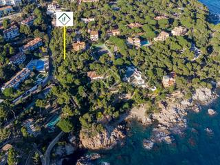 Finca rústica a Calella de Palafrugell. Fantástica parcela de 857 m  con vistas al mar en venta a pocos