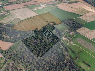 Masia a Forallac. Masía del siglo xviii con terreno privado y vistas al campo en v