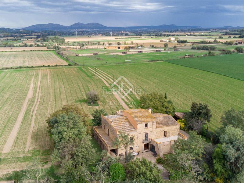 Foto 4814225a-85a2-4776-927c-1a200df23f23. Masia amb calefacció aparcament a Forallac