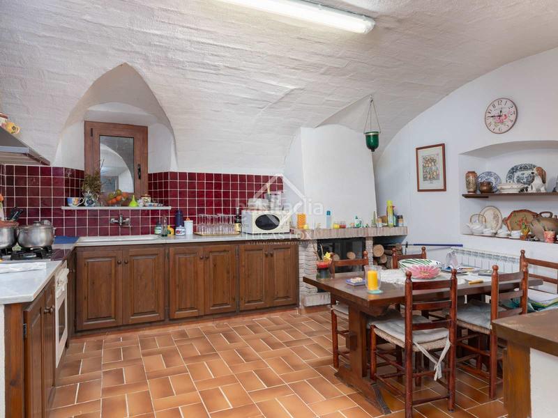 Foto b787f837-bf00-4ffd-8739-fcc2c076c5ad. Masia amb calefacció aparcament a Forallac