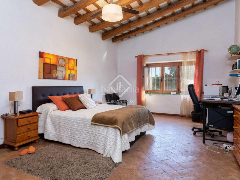 Foto f97dd5df-db40-4da1-acdf-e3bb6d7255cc. Masia amb calefacció aparcament a Forallac