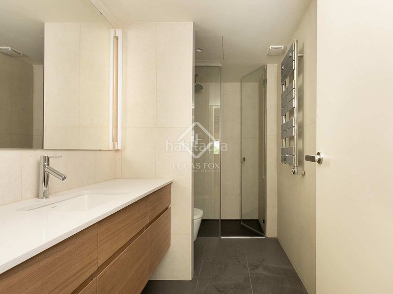 Foto 5585f1bd-0e25-4984-8dbd-68a47e7ef997. Piso  de obra nueva de 2 dormitorios con terraza de 62 m en venta en el eixample derecho en Barcelona