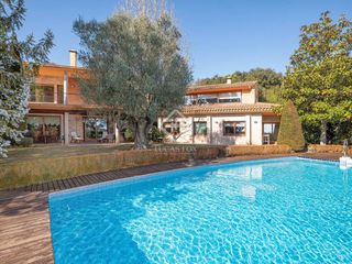 Xalet a Palau. Casa en excelentes condiciones de 6 dormitorios en venta en pala