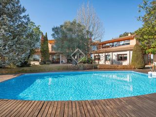 Chalet dans Palau. Casa en excelentes condiciones de 6 dormitorios en venta en pala