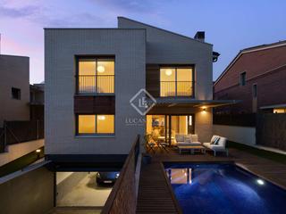 Chalet en Vilassar de Dalt. Villa con piscina en excelentes condiciones en venta en vilassar