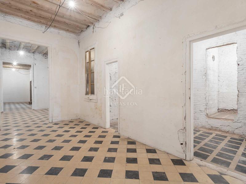 Foto 5f253cdb-315b-4e9a-8f8c-7b9fb128fa3c. Piso exclusiva vivienda reformada en finca regia con vistas al port vell, en venta en el gótico en Barcelona
