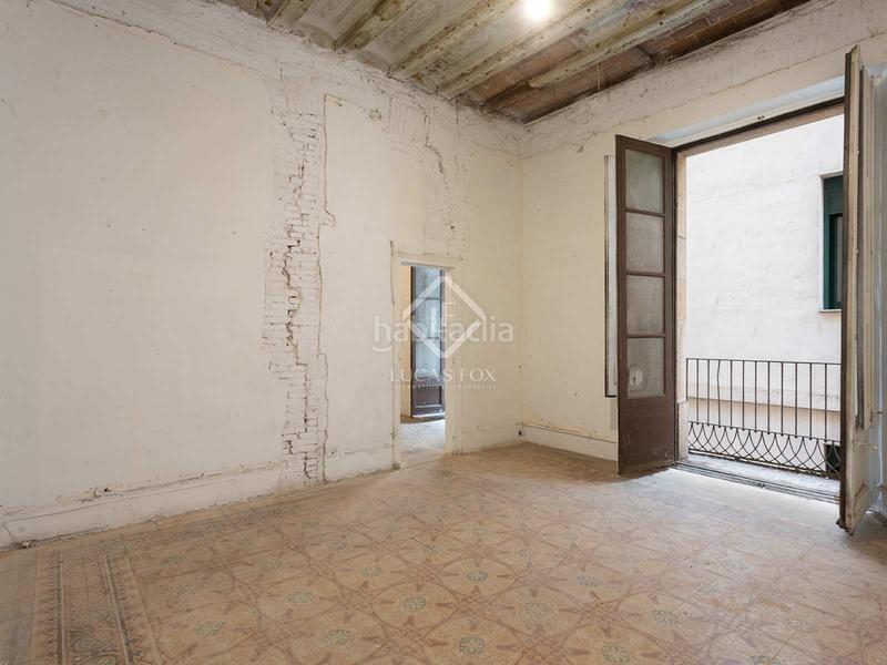 Foto 60b9cc41-4450-4b59-a9f8-90debbfc4bd5. Piso exclusiva vivienda reformada en finca regia con vistas al port vell, en venta en el gótico en Barcelona