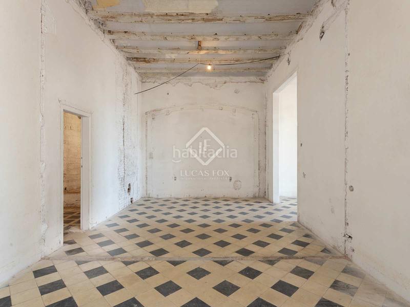 Foto 627cf303-e039-4286-8c2d-be67db559121. Piso exclusiva vivienda reformada en finca regia con vistas al port vell, en venta en el gótico en Barcelona