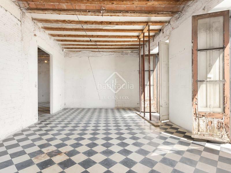 Foto 6762ef0c-2e05-45d3-830f-d33db81e167d. Piso exclusiva vivienda reformada en finca regia con vistas al port vell, en venta en el gótico en Barcelona