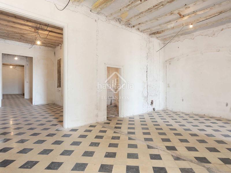 Foto 75e434fa-0a74-4e83-9264-77a2dce521de. Piso exclusiva vivienda reformada en finca regia con vistas al port vell, en venta en el gótico en Barcelona