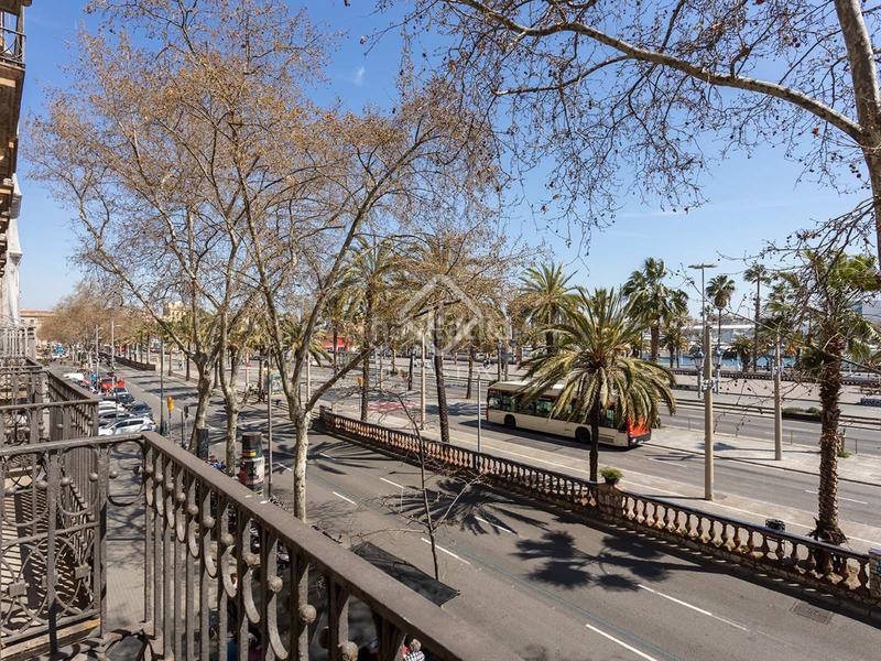 Foto 897fd5d2-18dc-48ef-adf4-cbfb5d4c554f. Piso exclusiva vivienda reformada en finca regia con vistas al port vell, en venta en el gótico en Barcelona