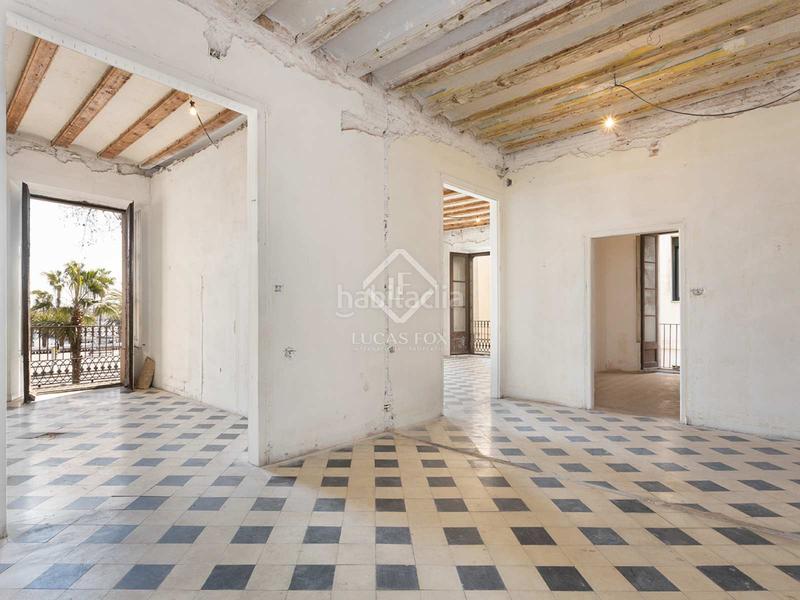 Foto a2bea4dc-aa6d-460f-ba20-37c2e57f7945. Piso exclusiva vivienda reformada en finca regia con vistas al port vell, en venta en el gótico en Barcelona