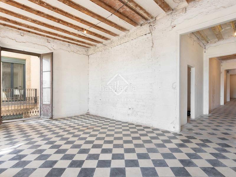Foto efcc6600-c261-42e3-9d85-12a45e537c8f. Piso exclusiva vivienda reformada en finca regia con vistas al port vell, en venta en el gótico en Barcelona