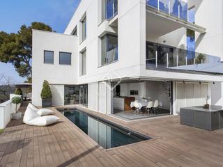 Lloguer Xalet a Vallvidrera - Tibidabo - Les Planes. Fantástica villa de diseño de 10 dormitorios ,incluída la habita
