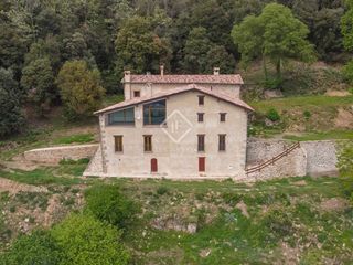 Casa in Sant Joan les Fonts. Gran finca rústica en venta en la vall de bianya, en el corazón