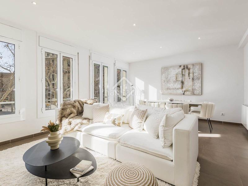 Foto 625bbaa1-ab2a-4d3e-a080-8cc3cd5e8767. Piso  renovado de 3 dormitorios en venta en el eixample derecho, en Barcelona