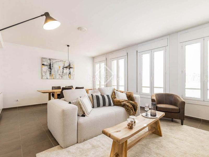 Foto 777c7cec-6ac6-45f0-9d44-3bd79f9621e2. Piso  renovado de 3 dormitorios en venta en el eixample derecho, en Barcelona