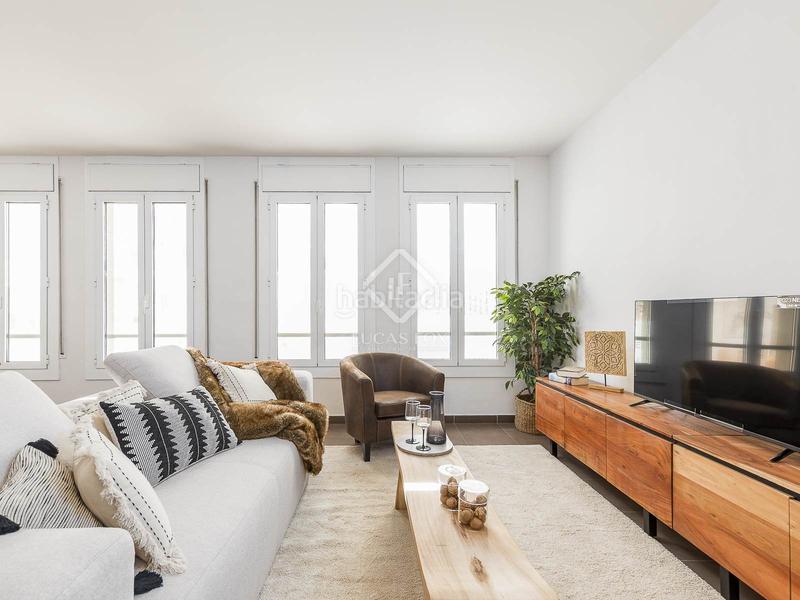 Foto a64531bd-1822-4ec1-8aa4-15b5fc750790. Piso  renovado de 3 dormitorios en venta en el eixample derecho, en Barcelona