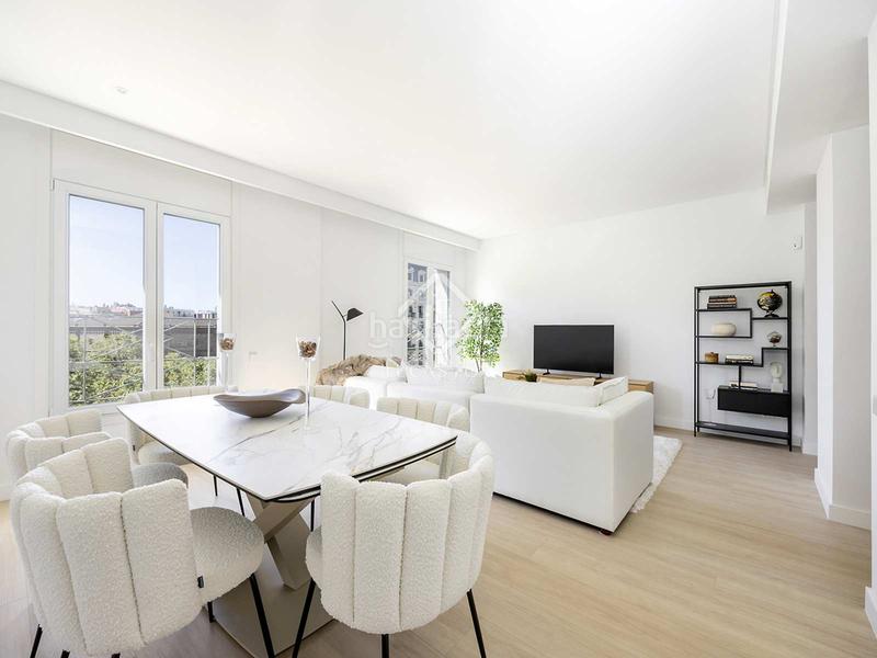 Foto ae20ceff-ea36-4447-b4dd-0cf94eb2c546. Piso  renovado de 3 dormitorios en venta en el eixample derecho, en Barcelona