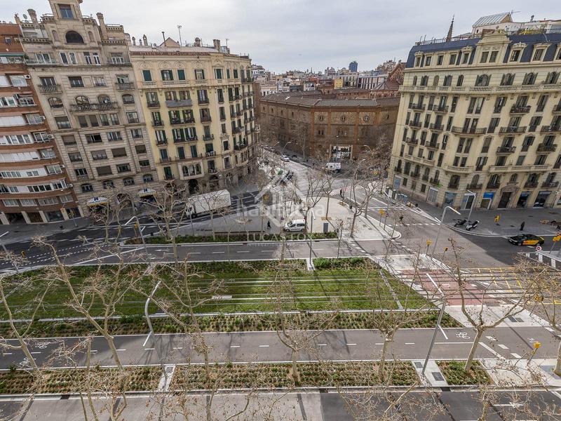 Foto c55854a8-44c9-405e-b215-0ad9f69bf8aa. Piso  renovado de 3 dormitorios en venta en el eixample derecho, en Barcelona
