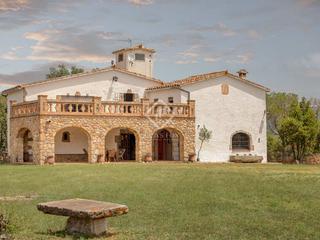 Masia a Llagostera. Casa rural de 5 dormitorios con jardín de 3.919m en venta en el